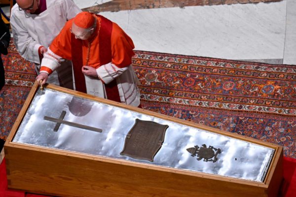 Transmisión en directo de la Misa de exequias del Santo Padre Francisco